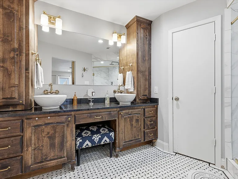 14840 Knollview Dr — Photo 34