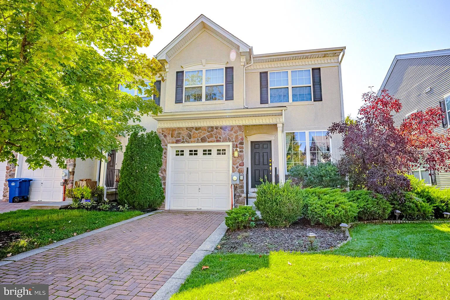 3 bed, 2.5 bath, 2034 sqft, $3,200 — Photo 1
