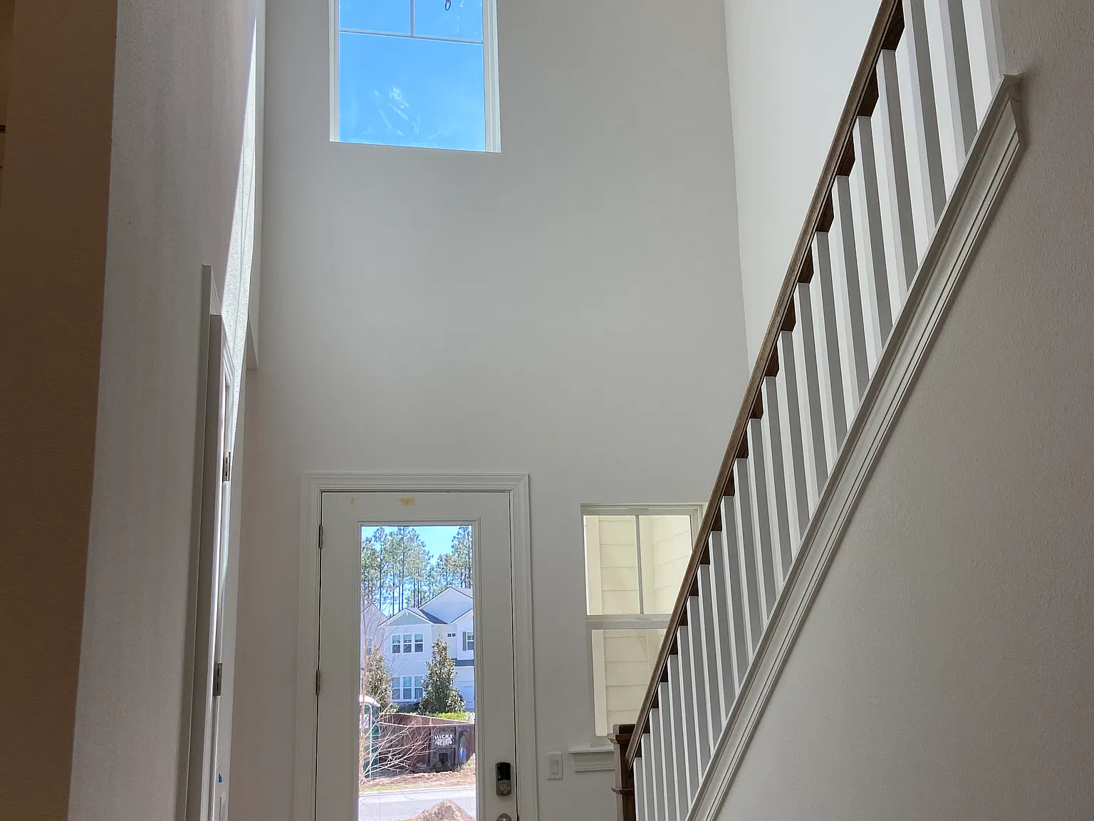 3 bed, 2.5 bath, 2942 sqft, $3,700 — Photo 4