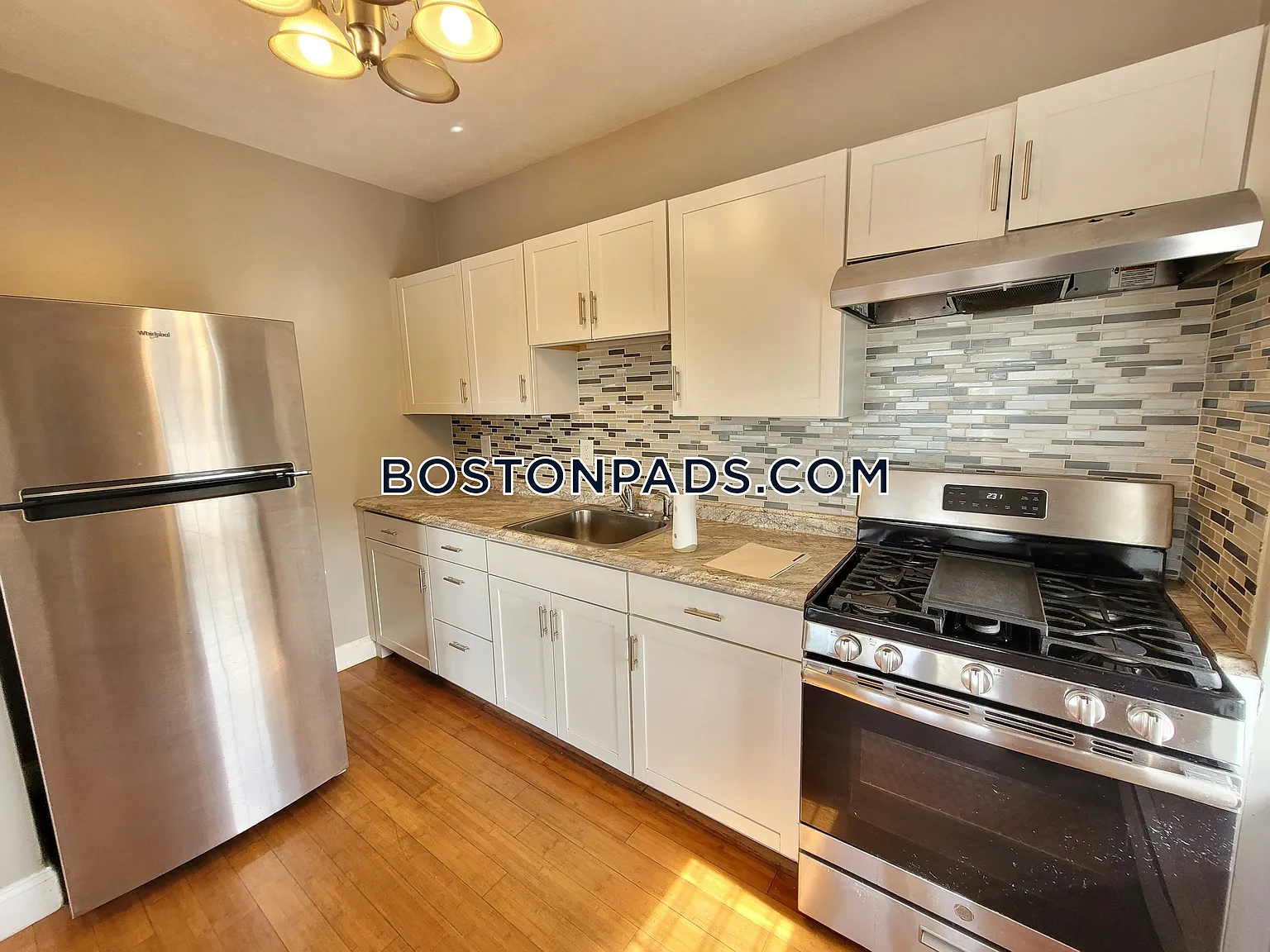 3 bed, 786 sqft, $2,595 — Photo 4