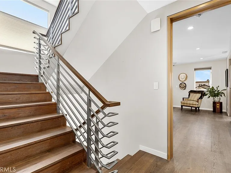 726 Loma Dr — Photo 26