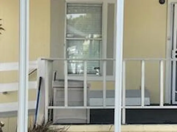 24 Essex Dr, Northridge, CA 91324