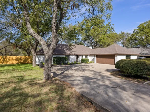 8906 Monticello Dr, Granbury, TX 76049