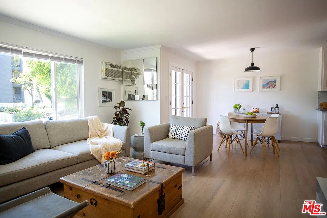1222 N Olive Dr — Photo 2