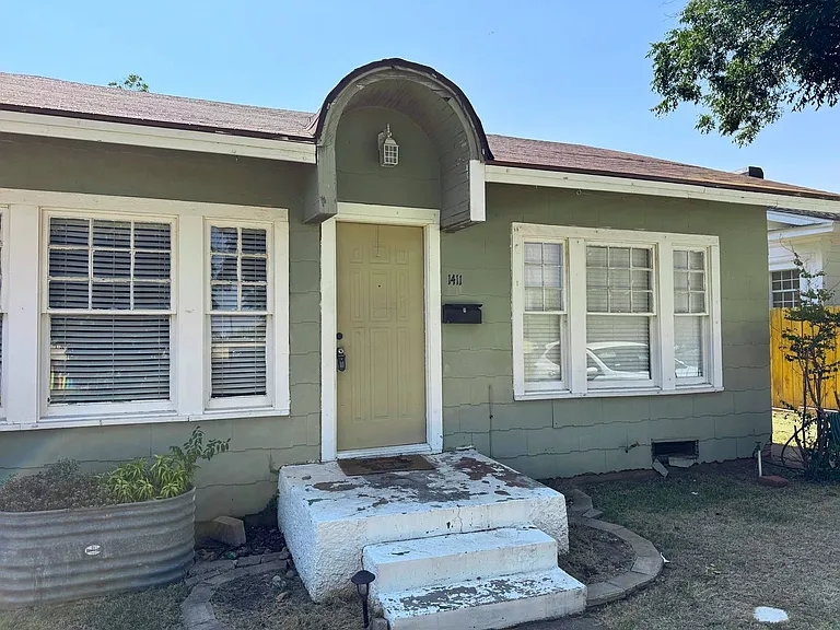 1411 Garfield St — Photo 2