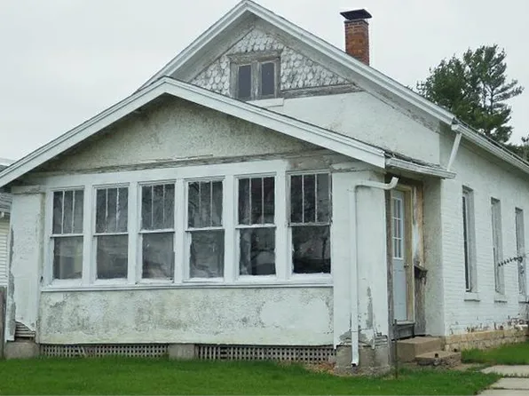 1003 8th Ave, Belle Plaine, IA 52208