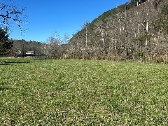 5th image of 17 Harshaw Farm Dr