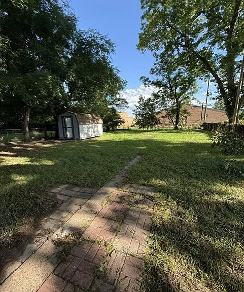 1702 Oriole St — Photo 12