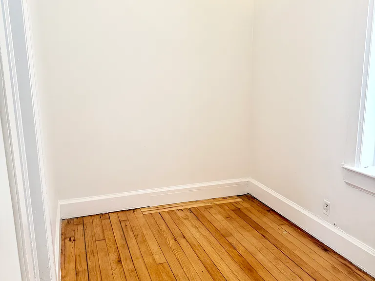 911 N Winchester Ave #1R — Photo 11