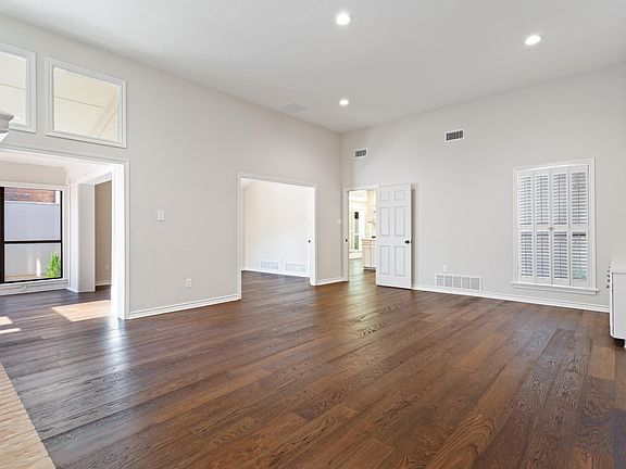 4th image of 842 Ashford Ct