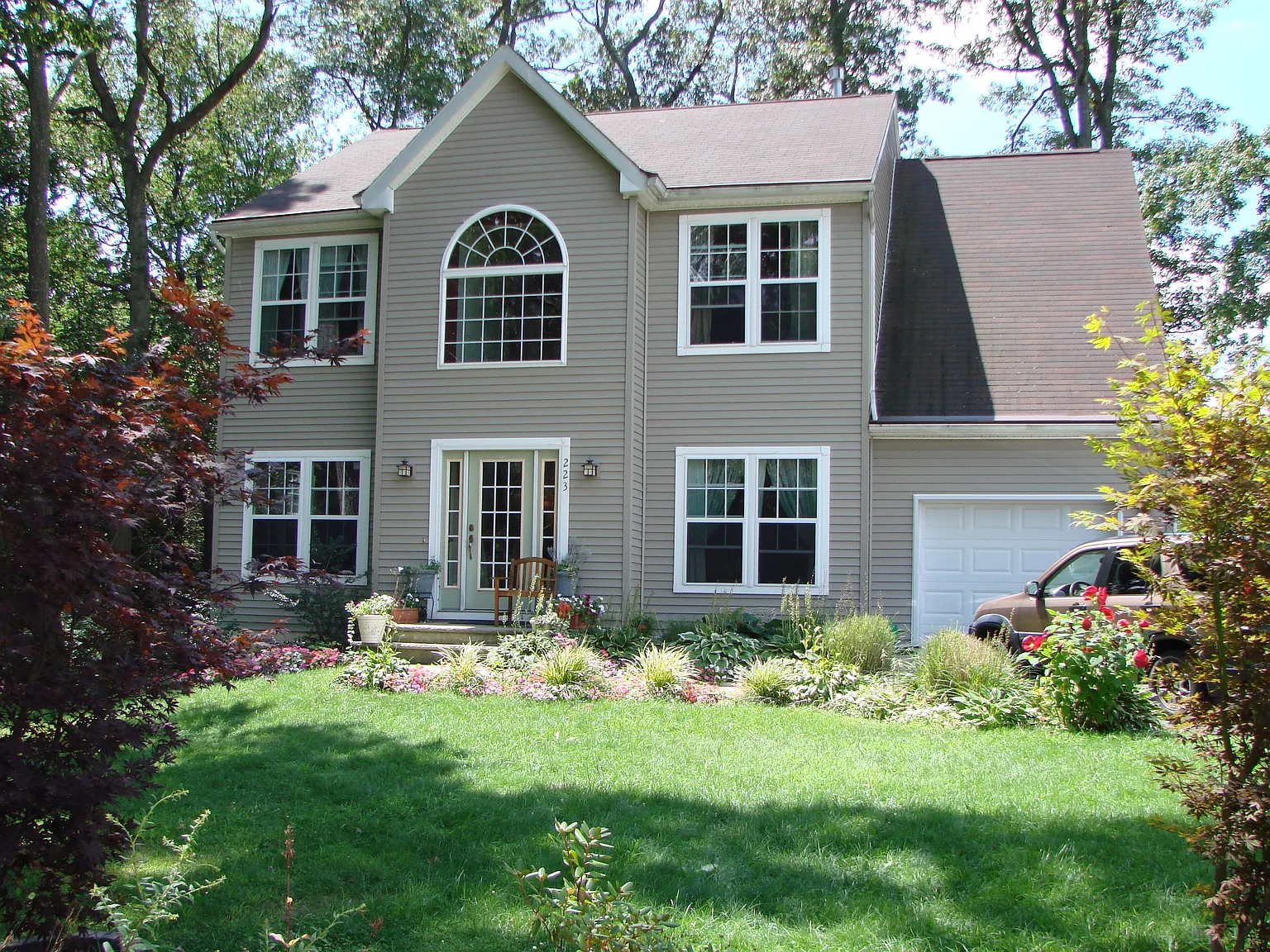 223 Moss Pl photo 1