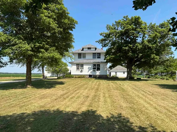 8703 N 100 E, Huntington, IN 46750