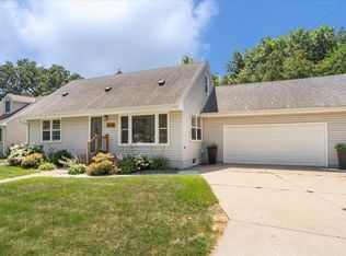 1858 Beckman Ave, Arden Hills, MN 55112
