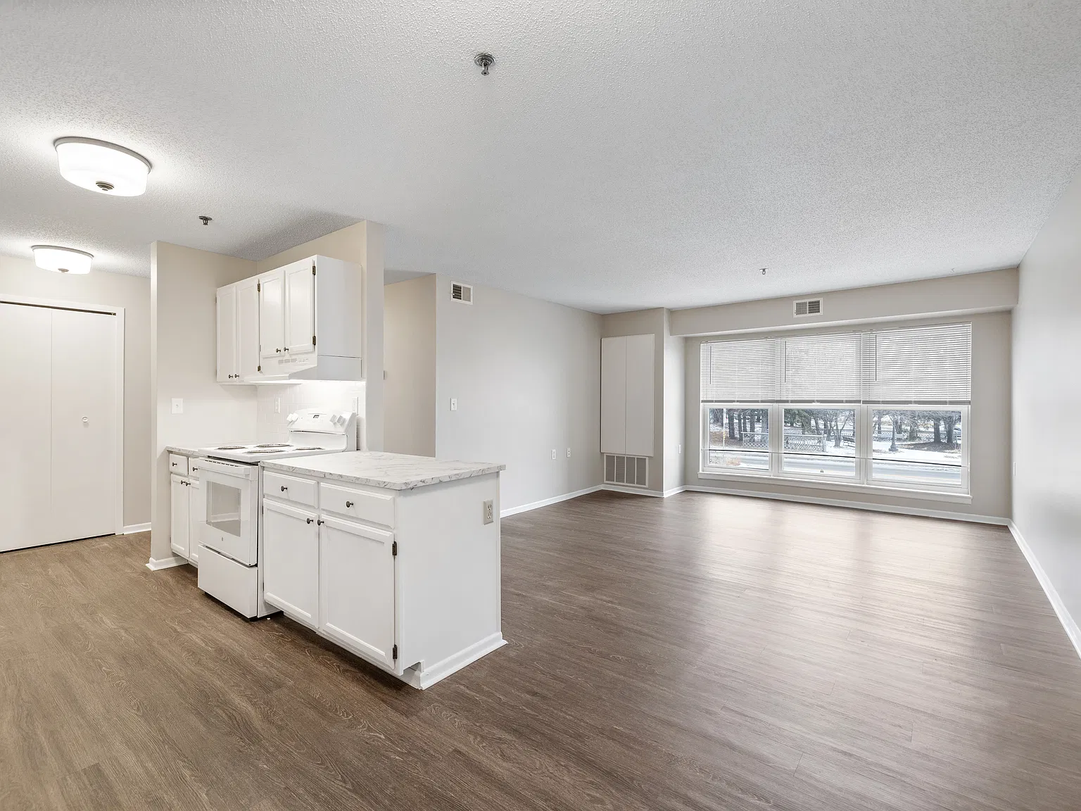 2 bed, $1,539 — Photo 1