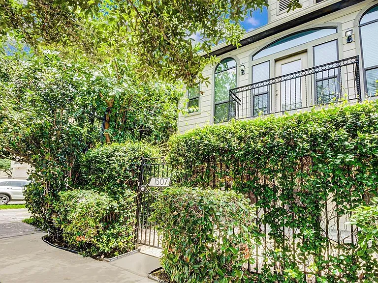 1507 Paige St — Photo 4