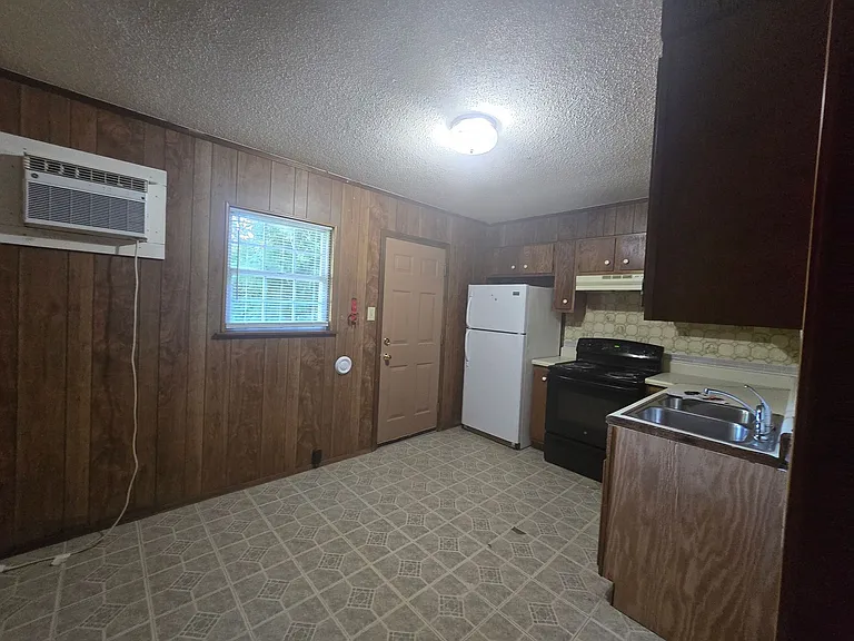 208 Julian Ave — Photo 5