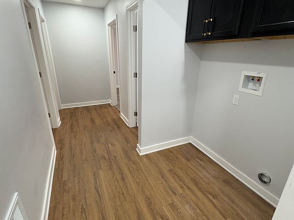 4th image of 706 W 72nd St