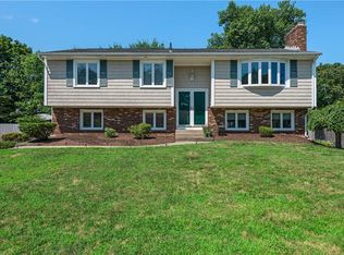 28 Juniper Dr, West Warwick, RI 02893