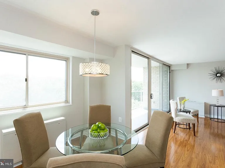 2500 N Van Dorn St #1028 — Photo 5
