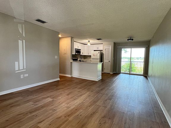 4th image of 213 McKay Dr APT K