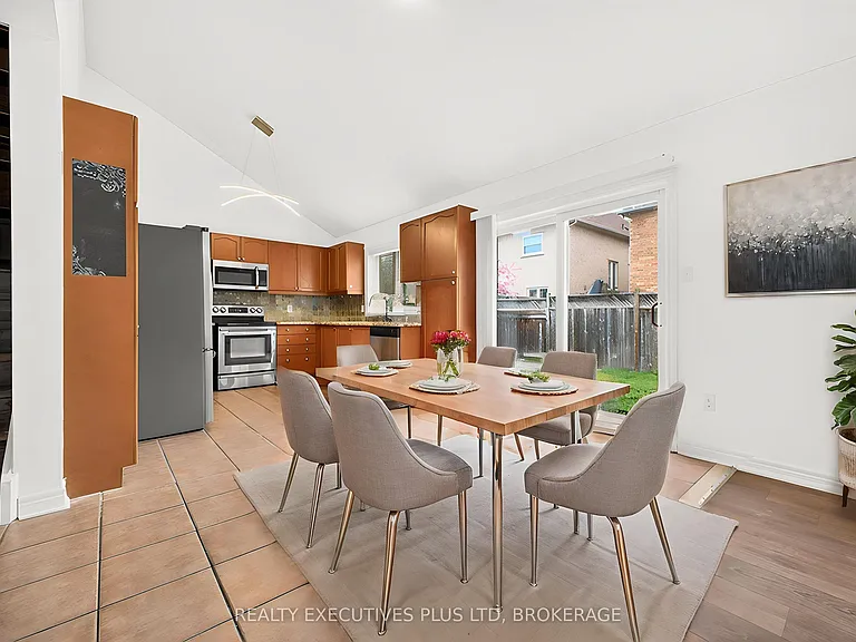 389 Wright Cres — Photo 14