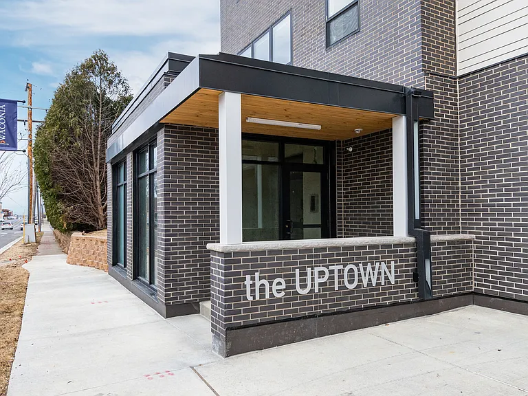 The Uptown Apartments — Photo 24