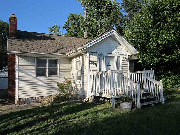 4th image of 19691 Greenacre St