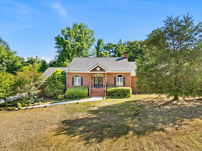 4 bed, 4.5 bath, 4252 sqft, $3,500 — Photo 2
