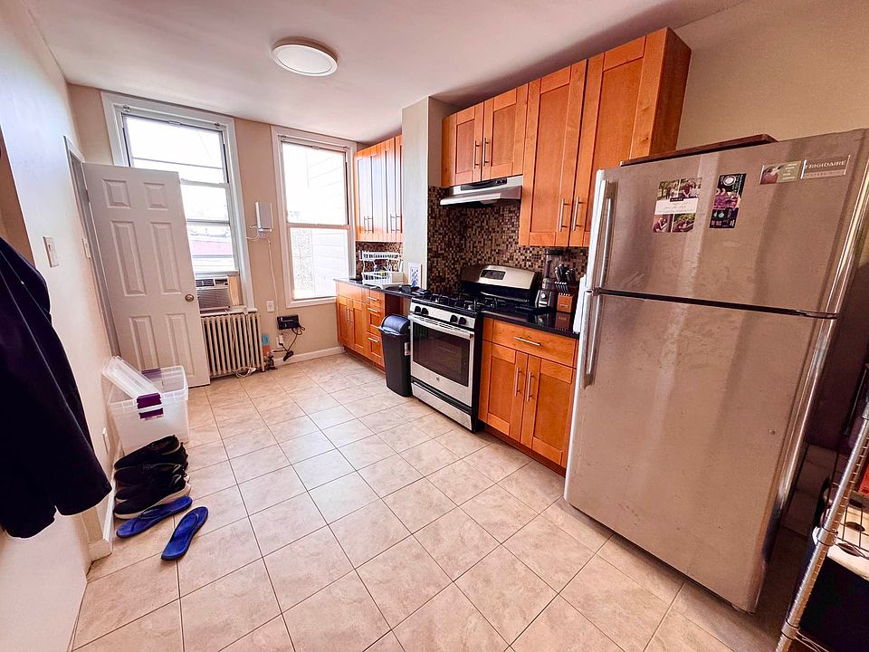 1st image of 2101 Steinway St