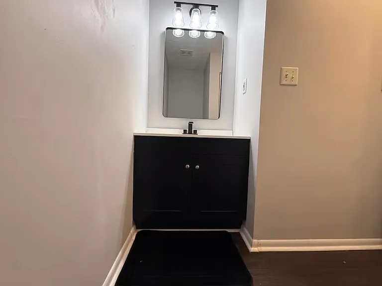 748 Waters Dr — Photo 10