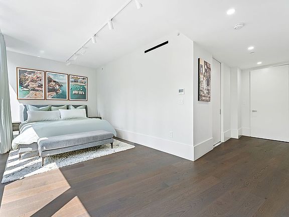 4th image of 429 Kent Ave #529