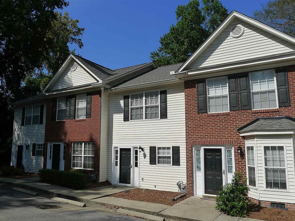 Front of 8 unit building