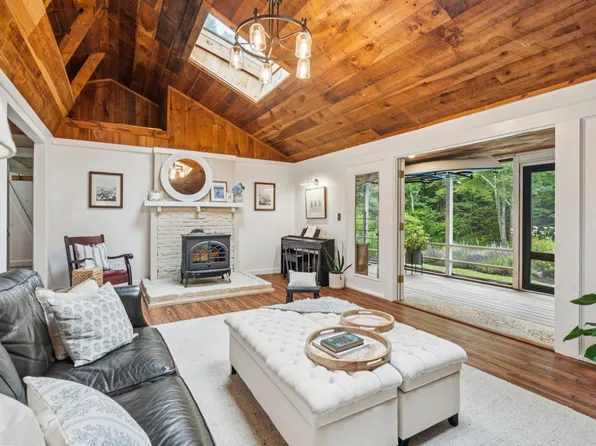 82 Fairgrounds Road, Bradford, NH 03221