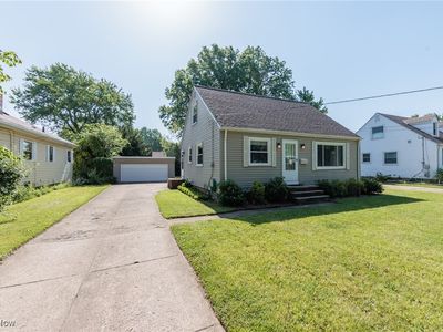 5551 Decker Rd, North Olmsted, OH, 44070
