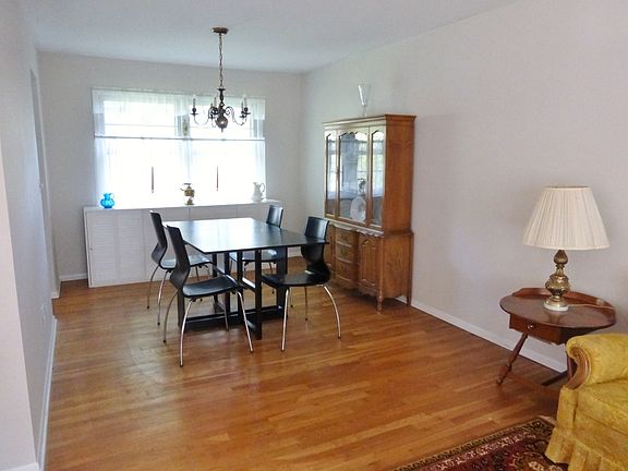 5th image of 14 Knollwood Dr