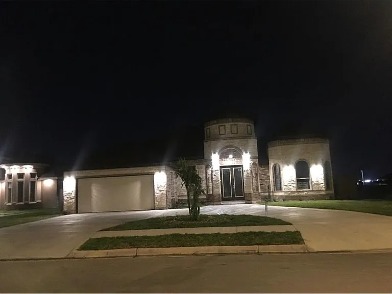 3873 Tolosa St — Photo 93