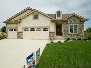 7035 Reed Ln, West Des Moines, IA 50266