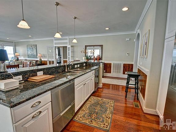 4th image of 305 S Fort Fisher Boulevard #B