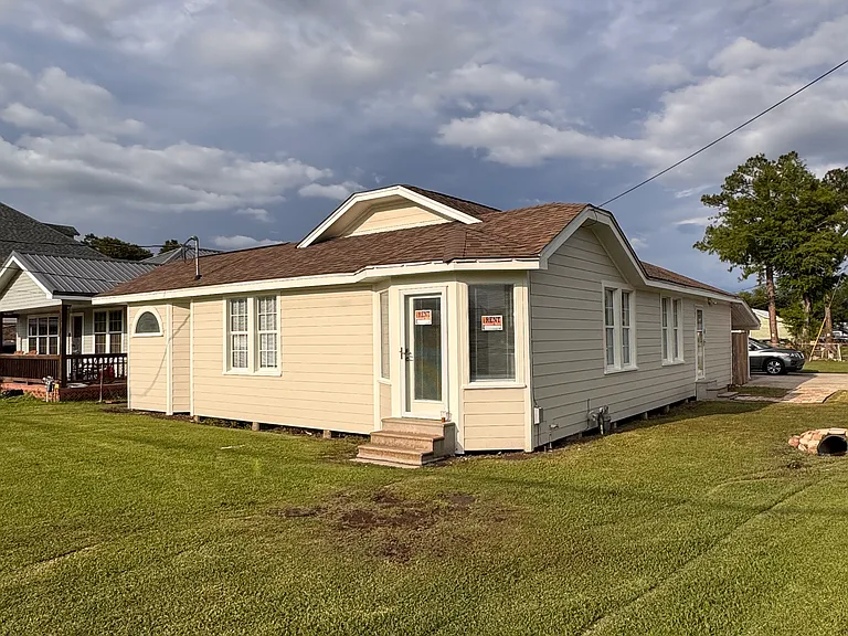 14711 E Main St — Photo 1