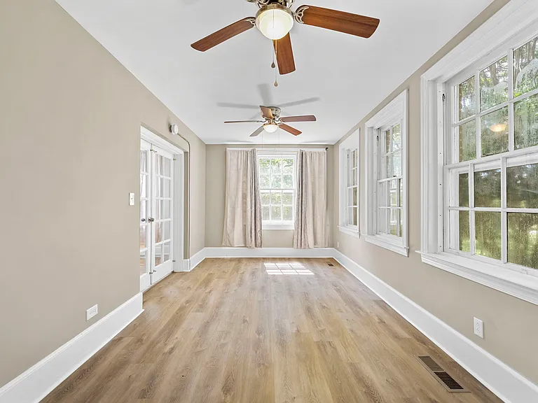 502 Thomas Rd — Photo 16