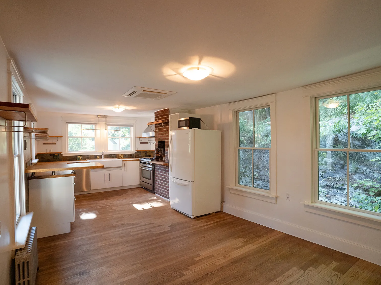 2 bed, 1.5 bath, 2000 sqft, $3,300 — Photo 3