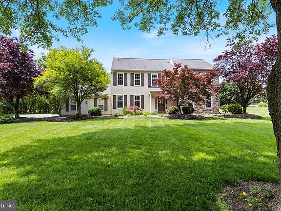 2nd image of 1099 Armstrong Ct