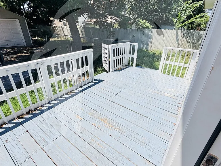 113 W Wabash Ave — Photo 22