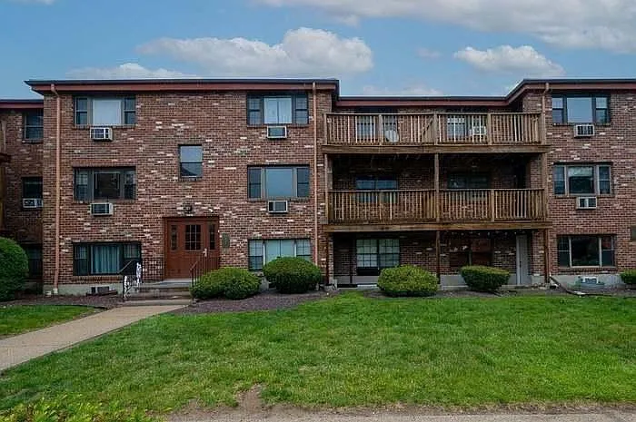 14 B Mayberry Dr #8 — Photo 1