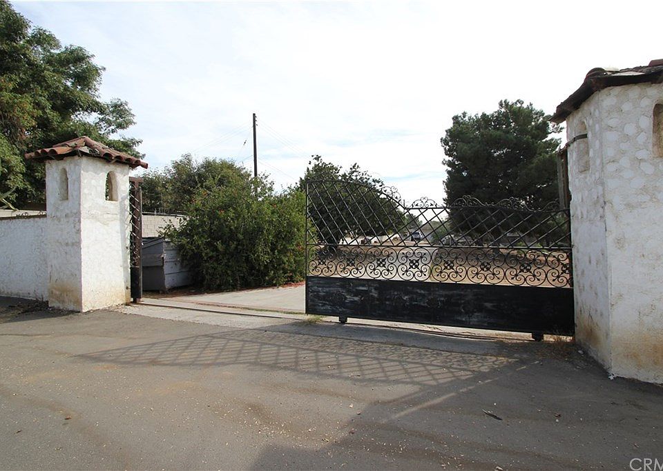 1st image of 744 Forestview Ave