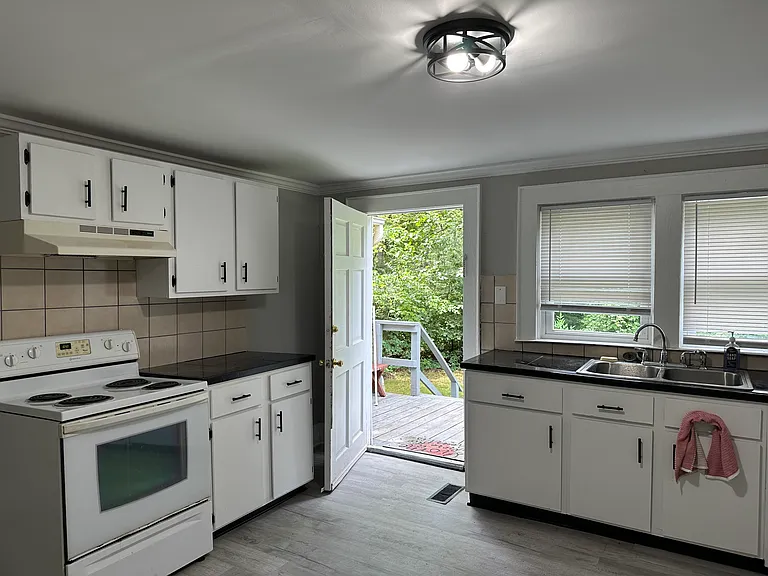 1348 Brookwood Dr — Photo 4
