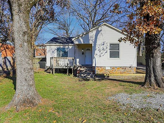3rd image of 1701 Parkway Dr