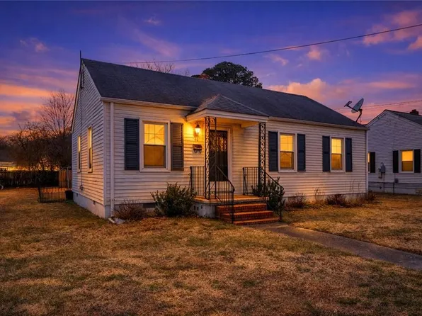 40 Crestwood Cir, Hampton, VA 23669