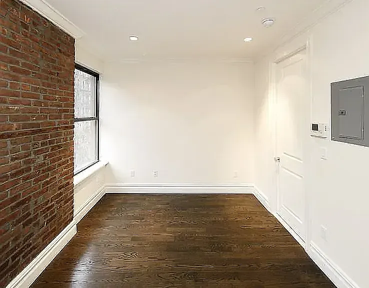 222 E 12th St #4A — Photo 3