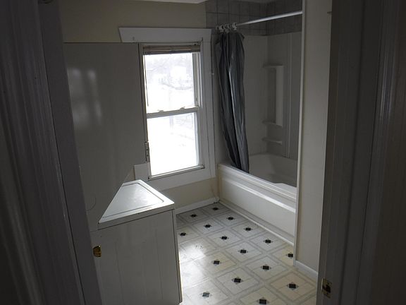 4th image of 316 S Main St Floor 2